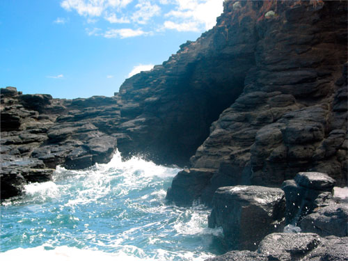 This shows the blowhole at the end of Elephant Rock